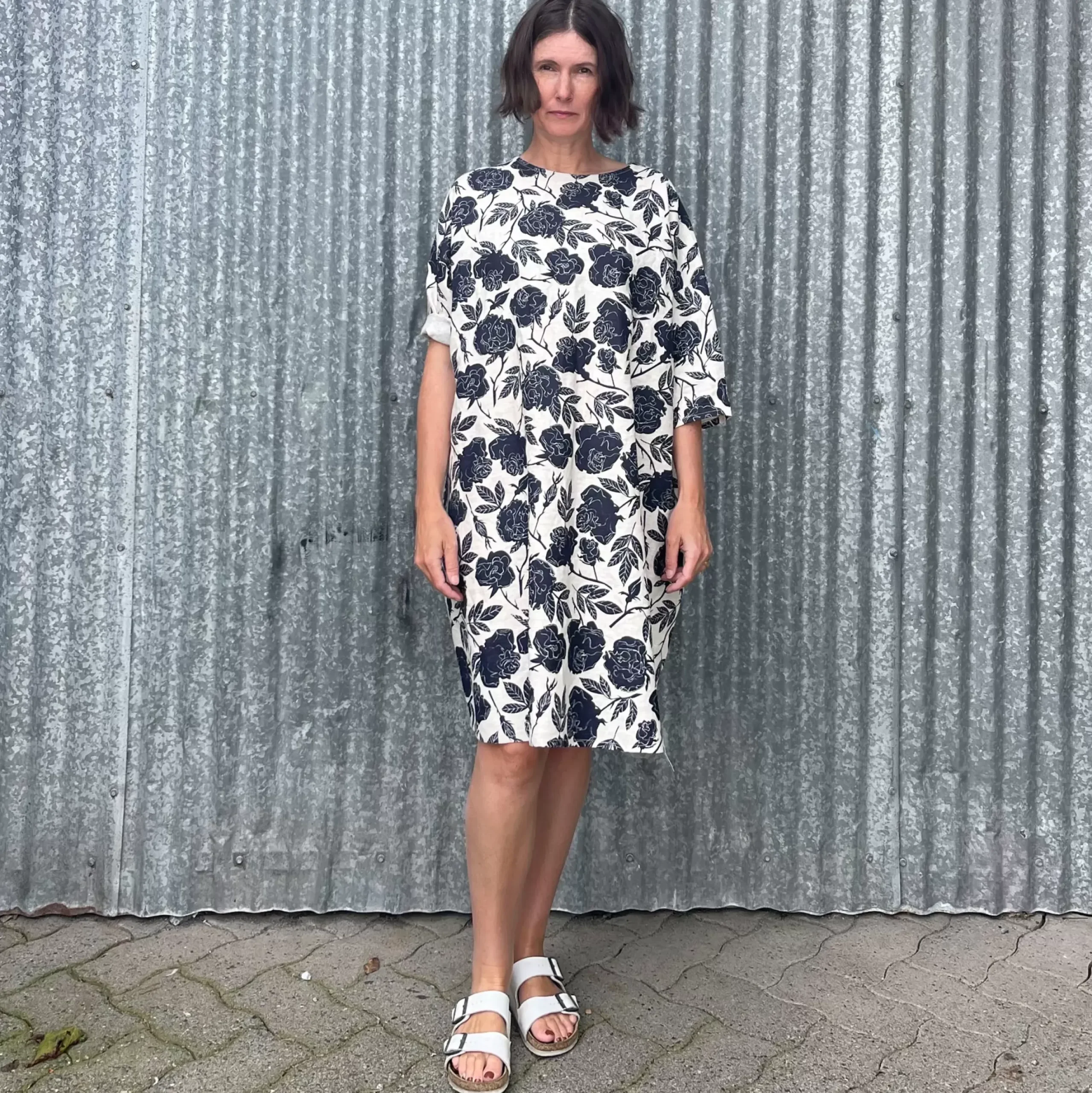 Flash Sale Dark Navy Roses Linen Sunja Dress Dresses