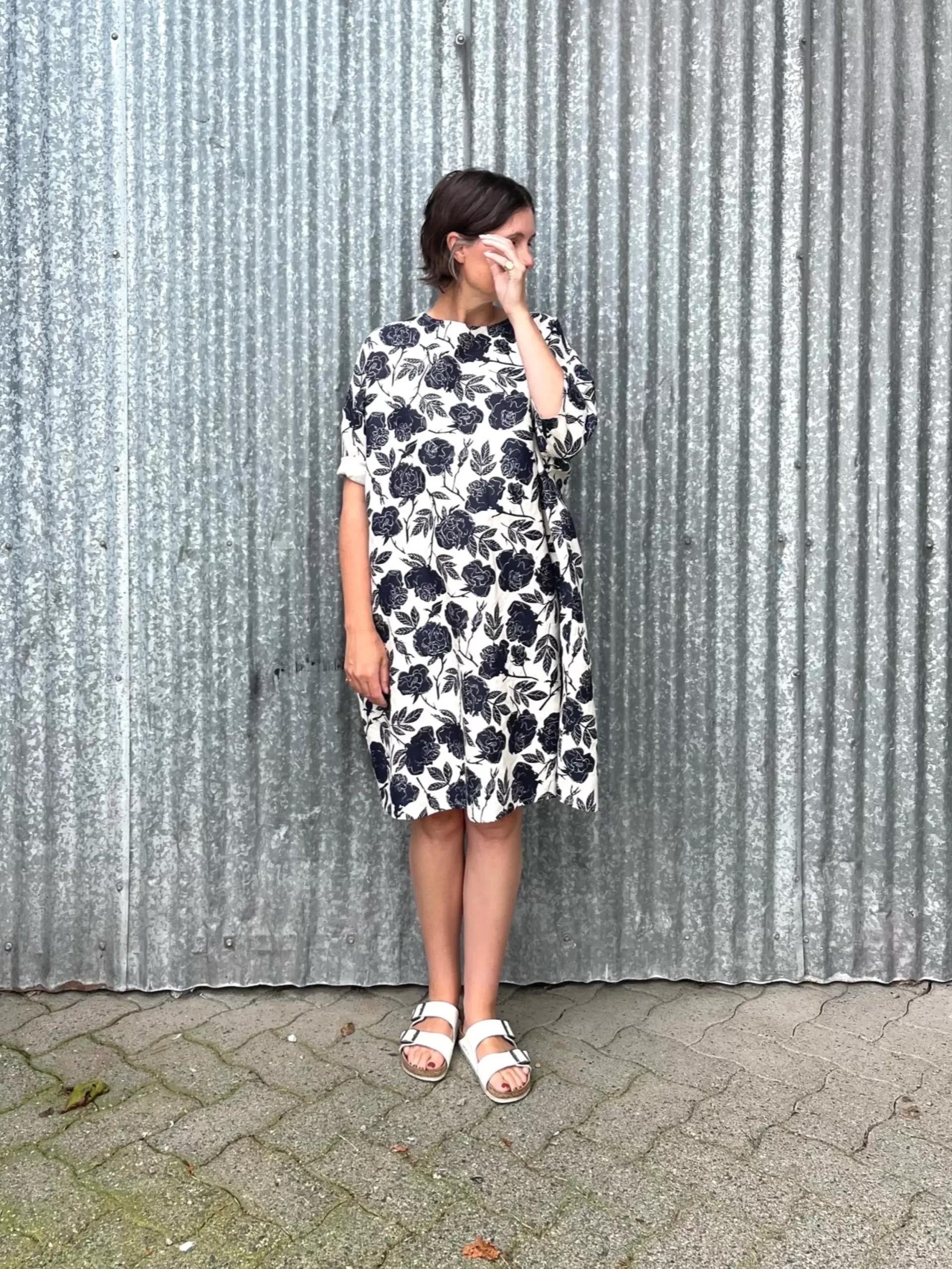 Flash Sale Dark Navy Roses Linen Sunja Dress Dresses