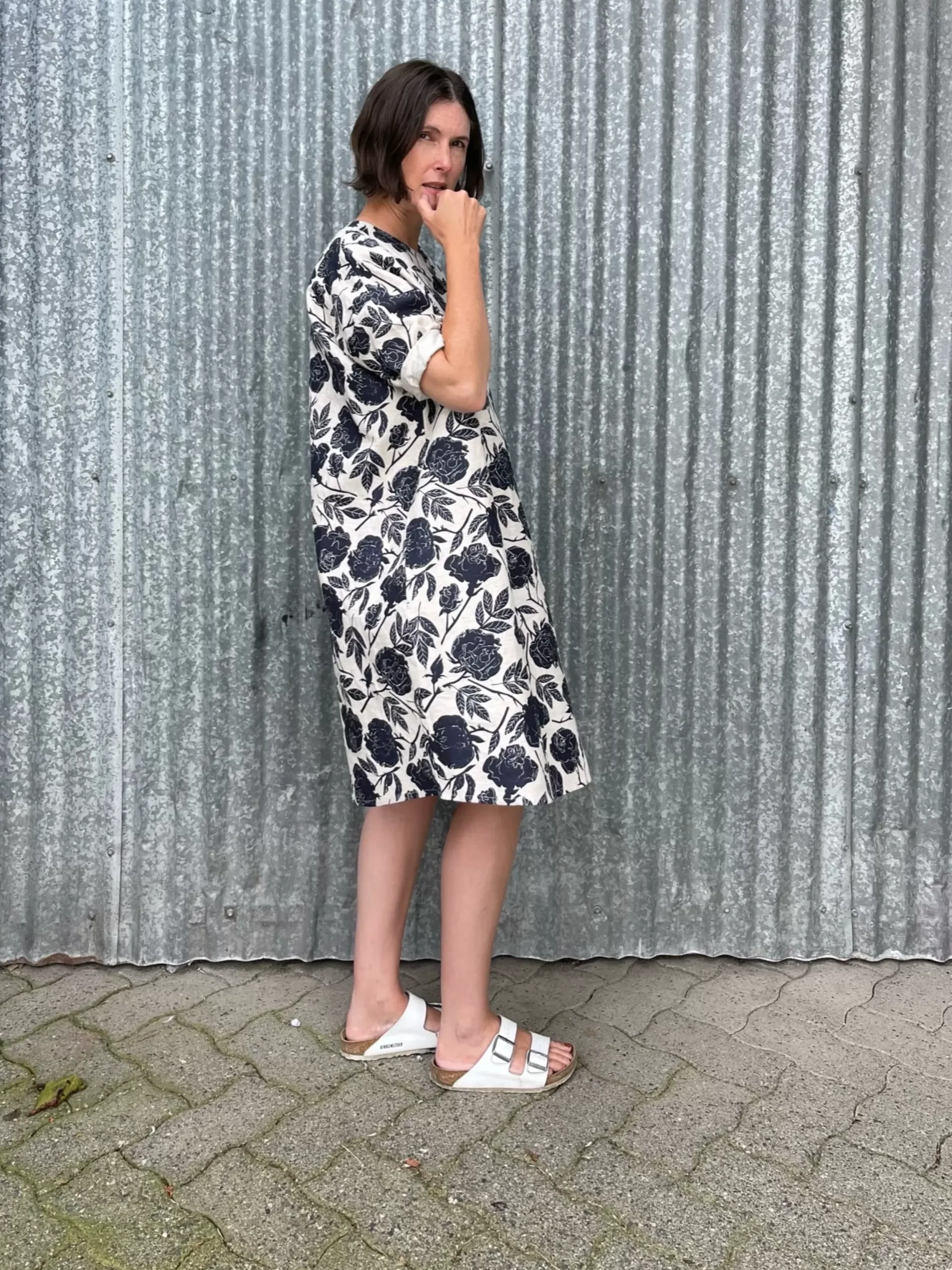 Flash Sale Dark Navy Roses Linen Sunja Dress Dresses